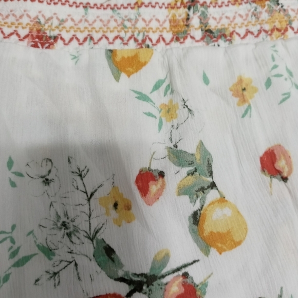 Maurices off the.shoulder short sleeve lemon strawberry print smocked blouse 2X - Picture 3 of 3